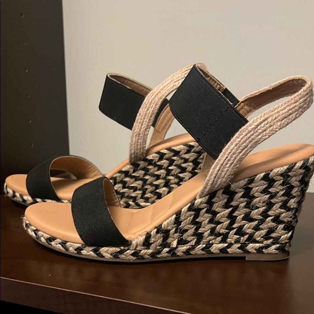 Stylish Black and Tan Wedge Sandals - Picture 1 of 5